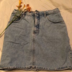 Guess brand jean skirt size 32